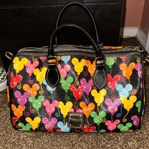 Disney ballon’s Dooney and Bourke